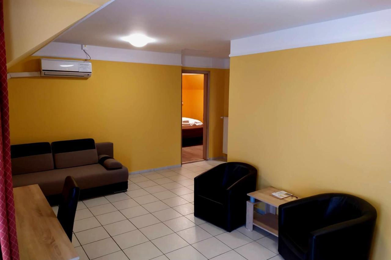 Az Idill Hotel Cserszegtomaj Ngoại thất bức ảnh